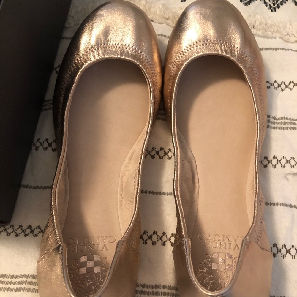 Vince Camuto Ellen Flats NEW size 6.5 rose gold